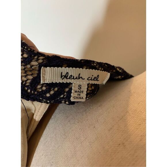 Blue lace dress size small form fitting - Picture 4 of 4